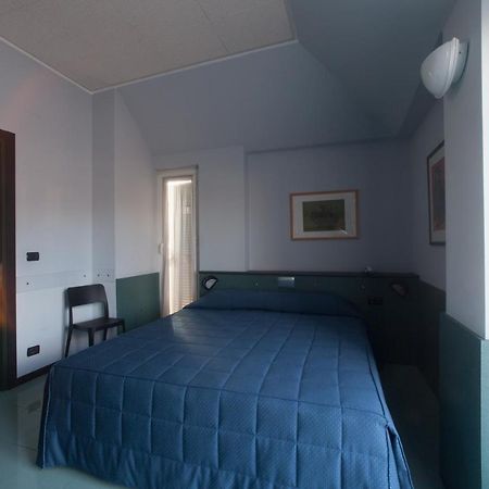 Hotel Tirreno Генуя Экстерьер фото
