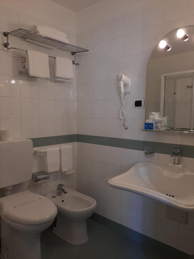 Hotel Tirreno Генуя Экстерьер фото