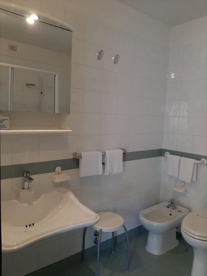 Hotel Tirreno Генуя Экстерьер фото