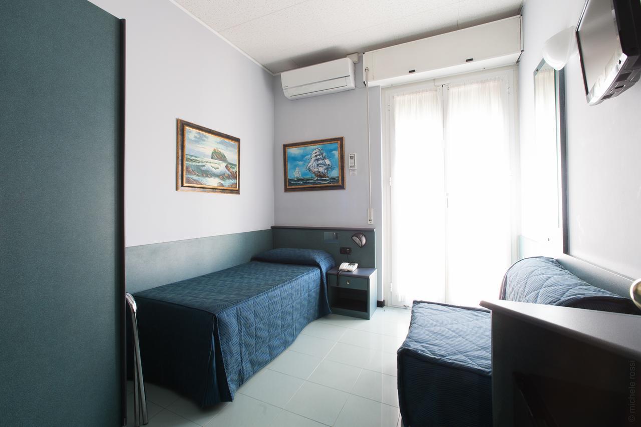 Hotel Tirreno Генуя Экстерьер фото