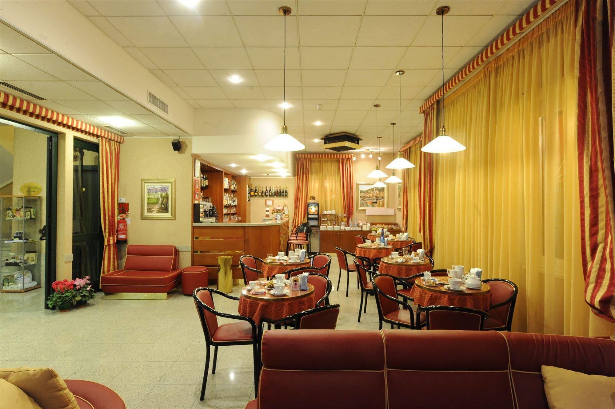 Hotel Tirreno Генуя Экстерьер фото