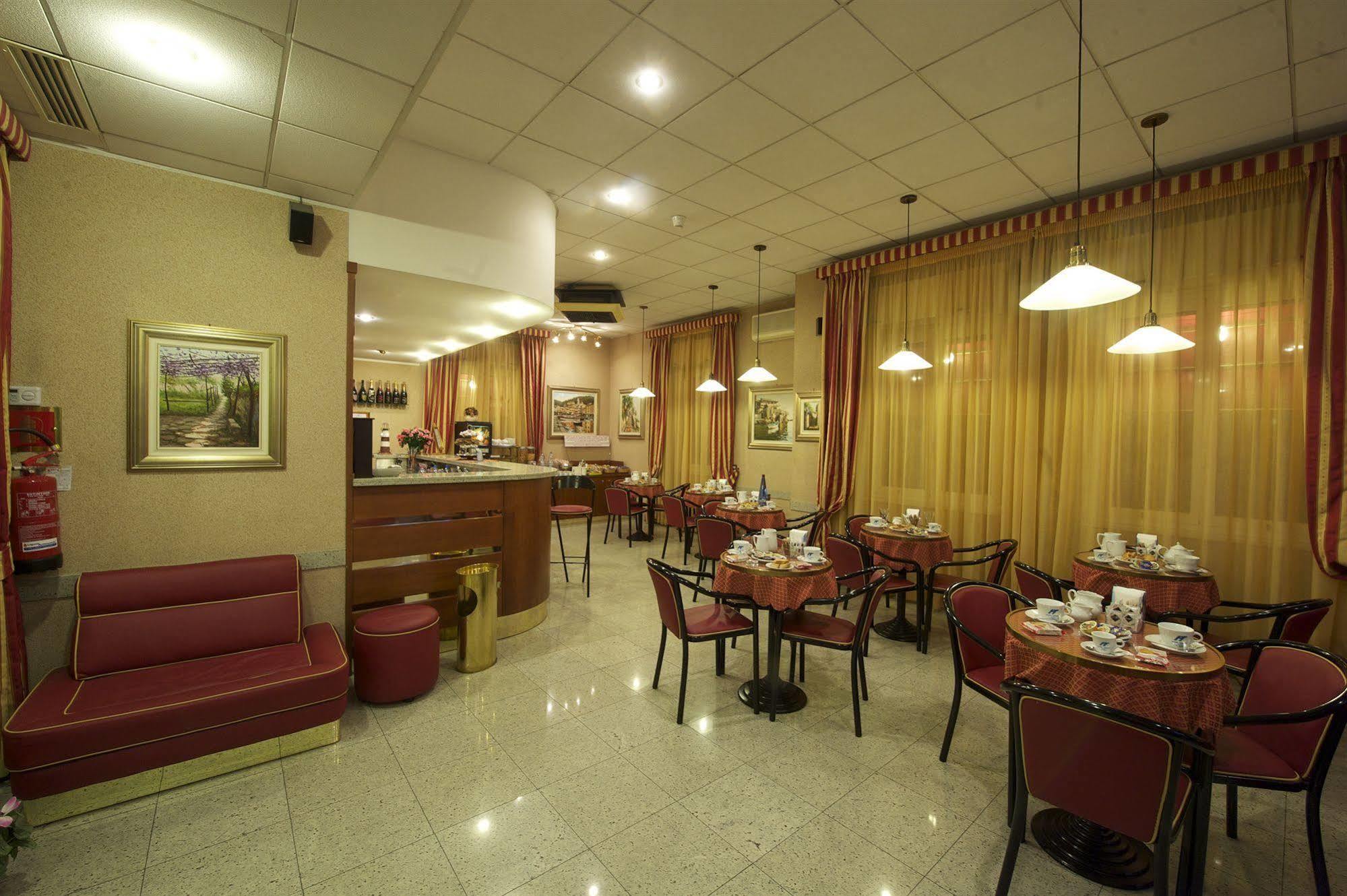 Hotel Tirreno Генуя Экстерьер фото