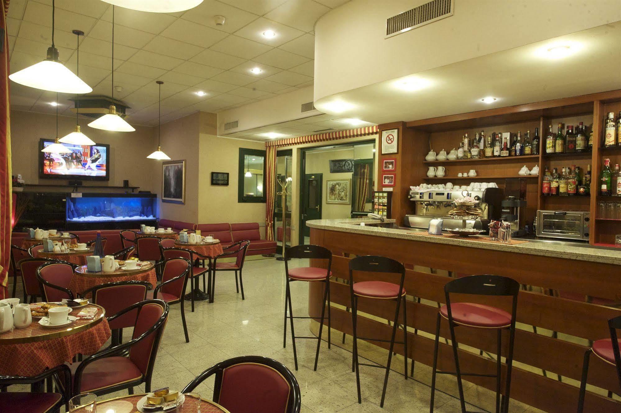 Hotel Tirreno Генуя Экстерьер фото