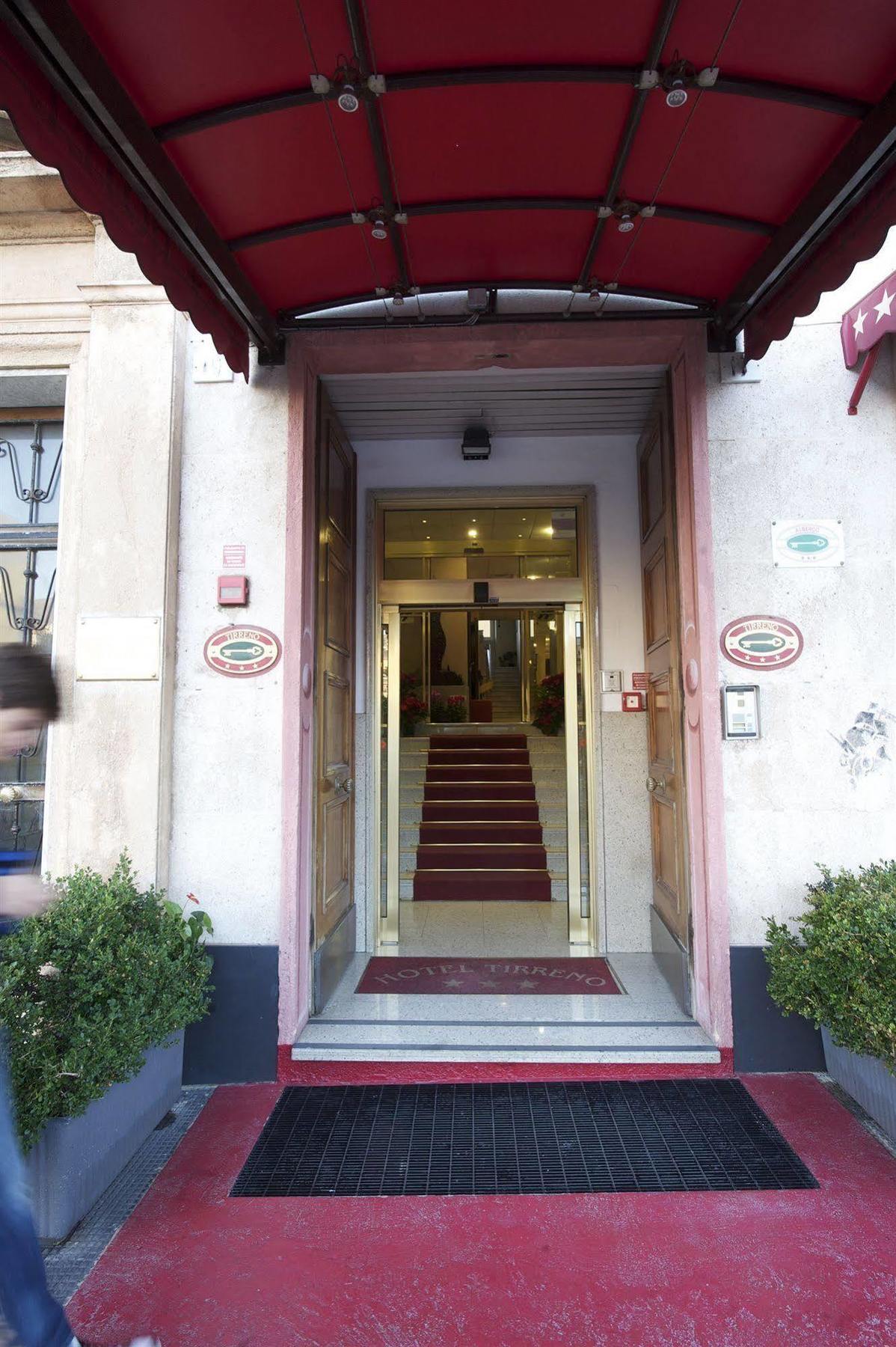 Hotel Tirreno Генуя Экстерьер фото