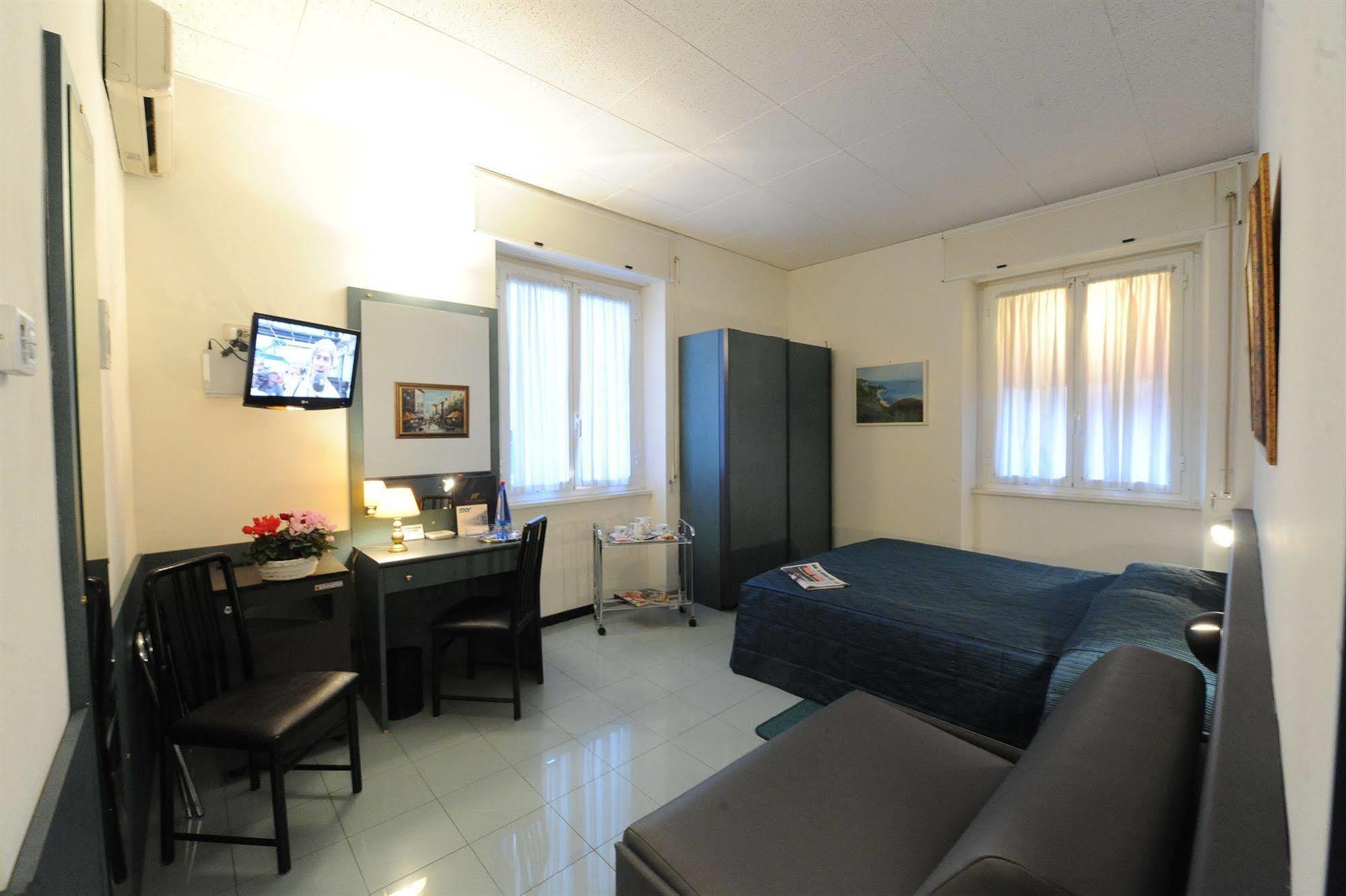 Hotel Tirreno Генуя Экстерьер фото