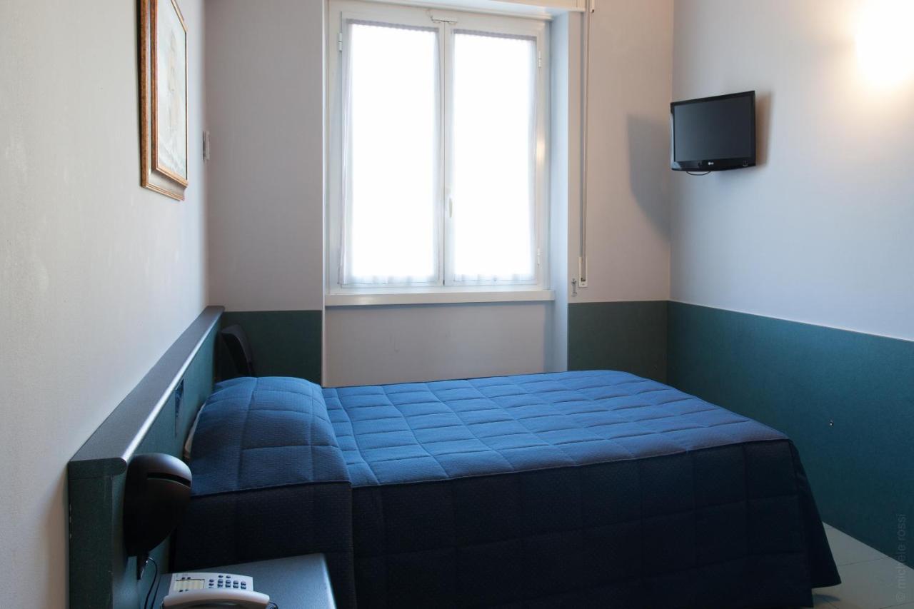 Hotel Tirreno Генуя Экстерьер фото