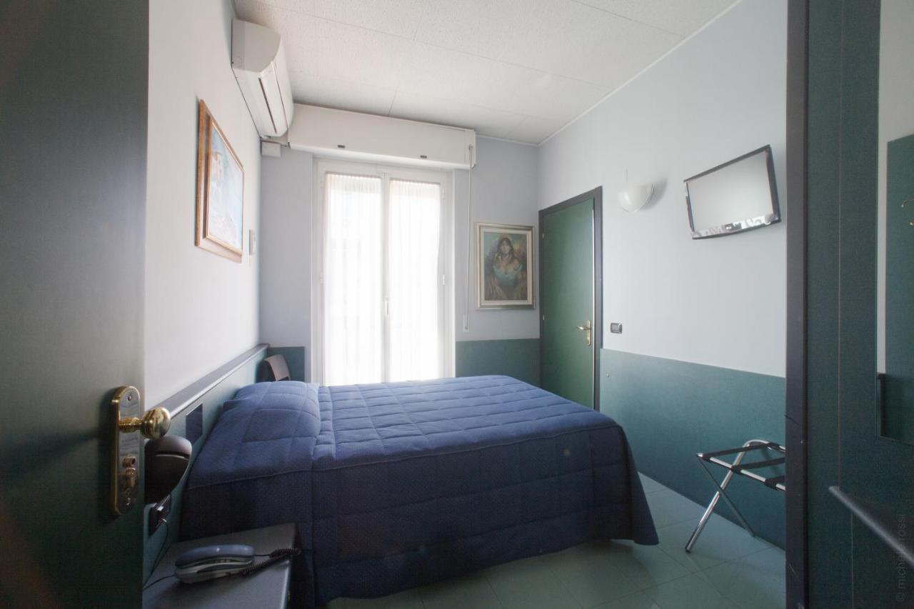 Hotel Tirreno Генуя Экстерьер фото