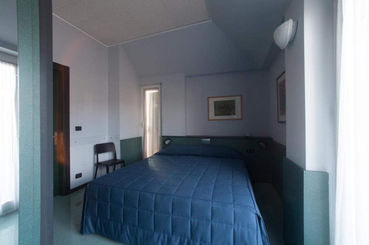 Hotel Tirreno Генуя Экстерьер фото