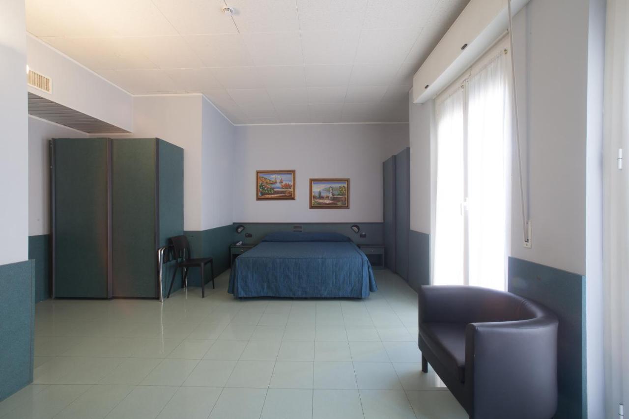 Hotel Tirreno Генуя Экстерьер фото
