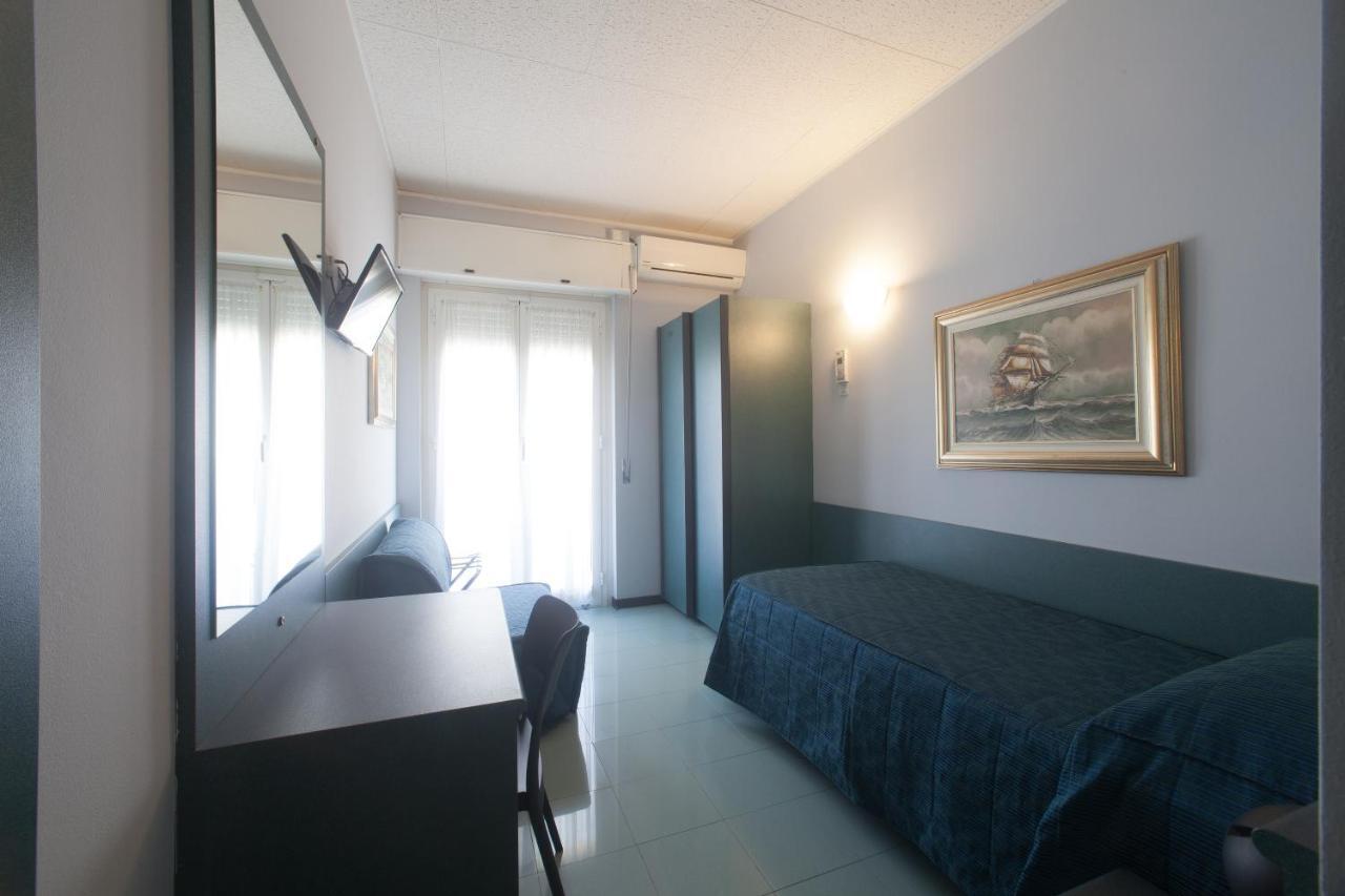 Hotel Tirreno Генуя Экстерьер фото